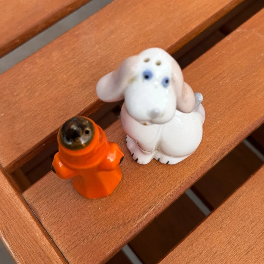 Vintage salt and pepper shakers Fire hydrant‎ White and Orange Dog Figurine Set